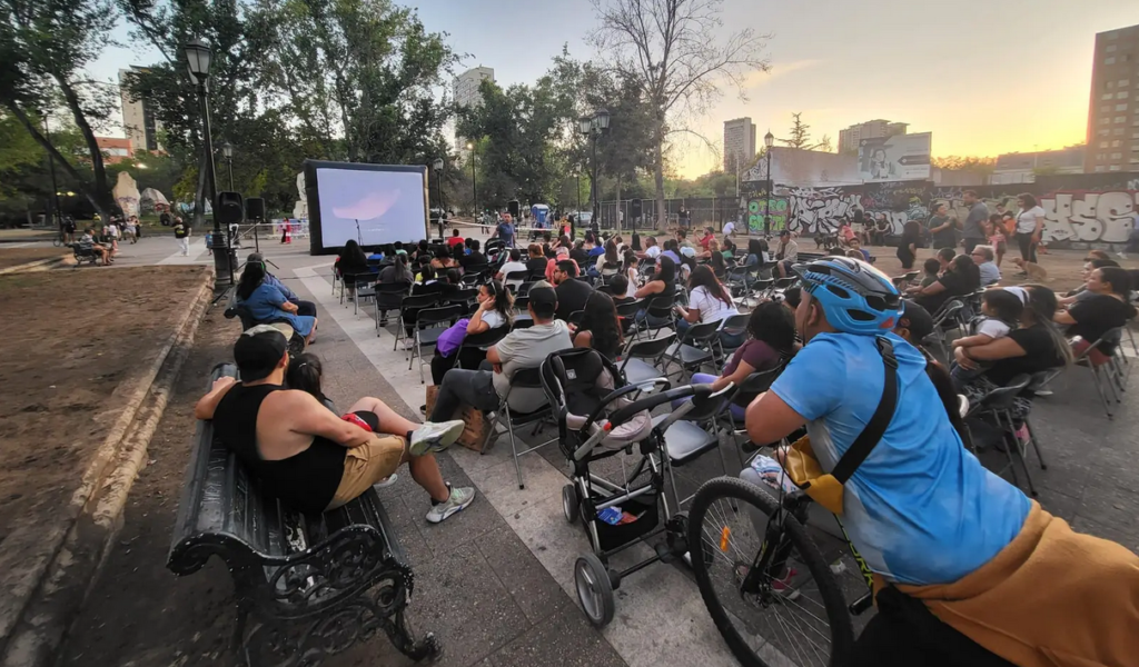 Inicia Ecocine barrial Santiago 2024: el ciclo de Cine familiar de verano al aire libre